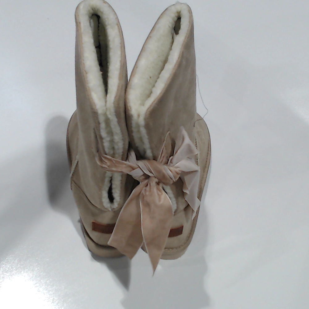 BLOOPER SHOES: Sherpa Booties