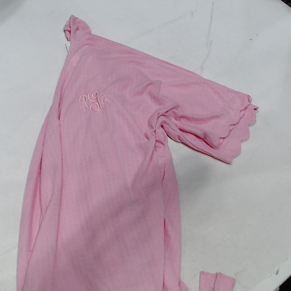 BLOOPER CLOTHING: Monogrammed Scalloped Robe