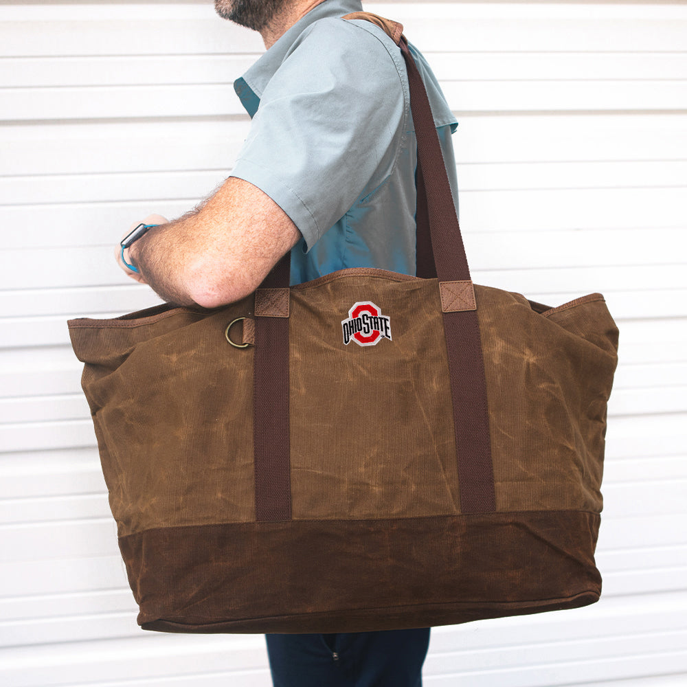 extra large tote bag on shoulder