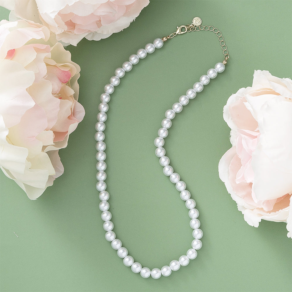 pearl necklace nm on green with flowers