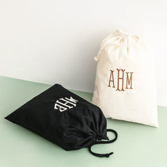 duo drawstring travel bag in natural and black