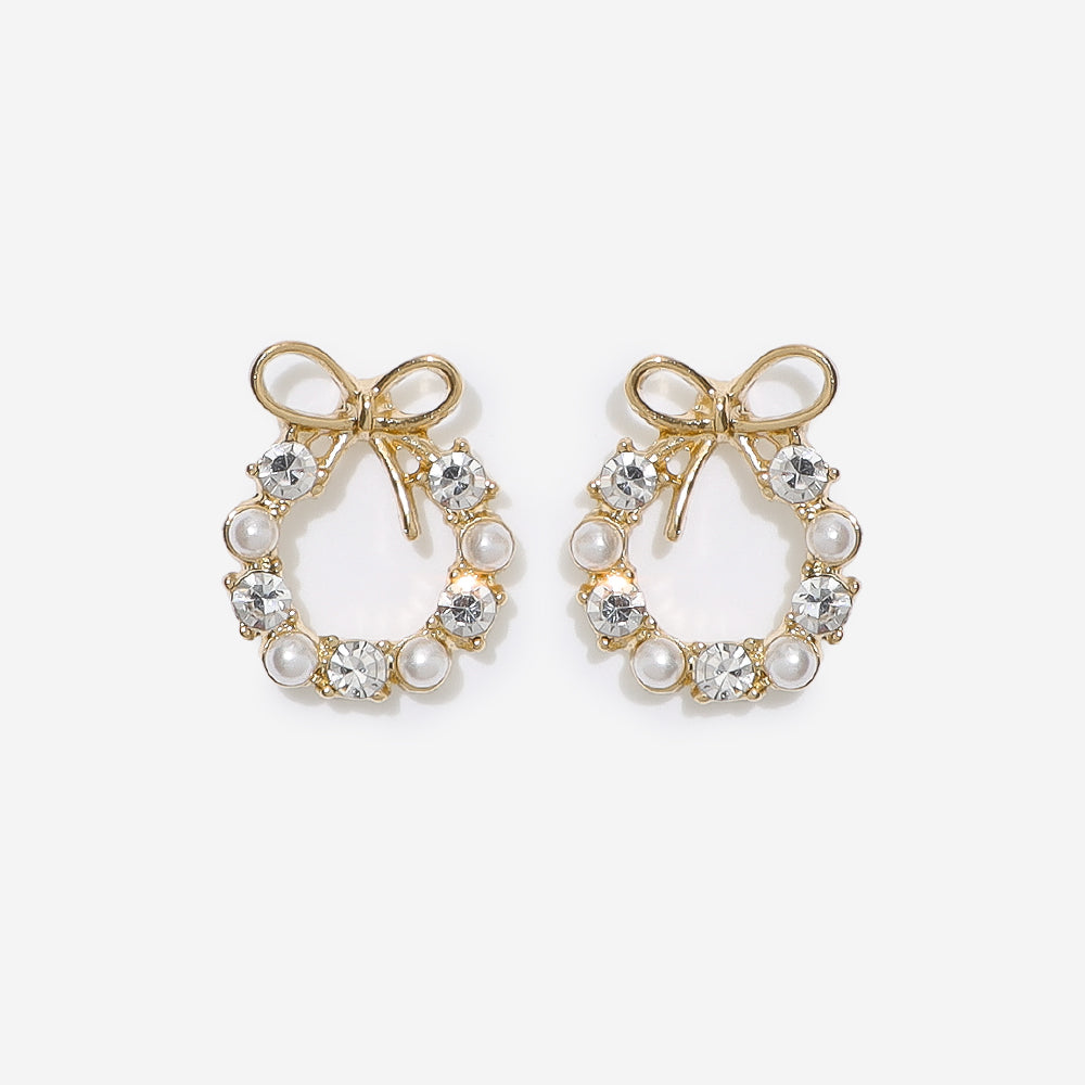 christmas earrings in gold wreath