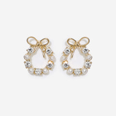 christmas earrings in gold wreath