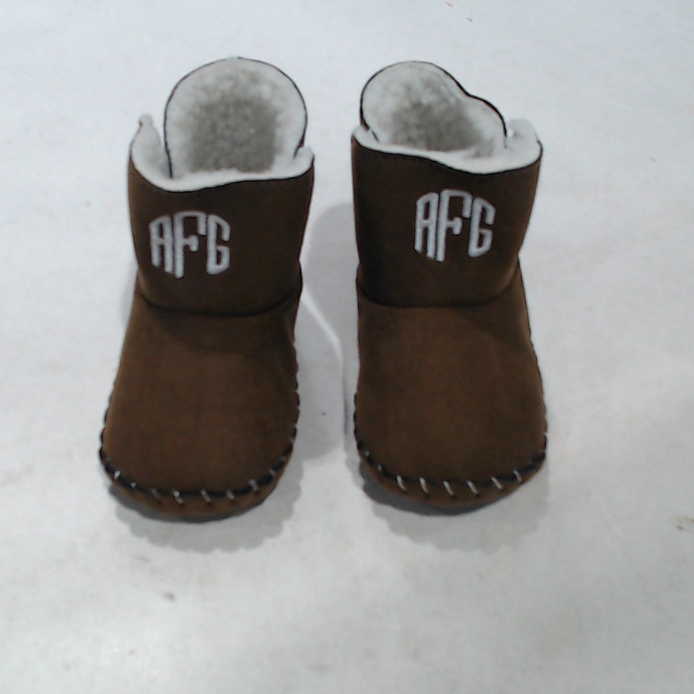 BLOOPER KIDS: Monogrammed Baby Booties