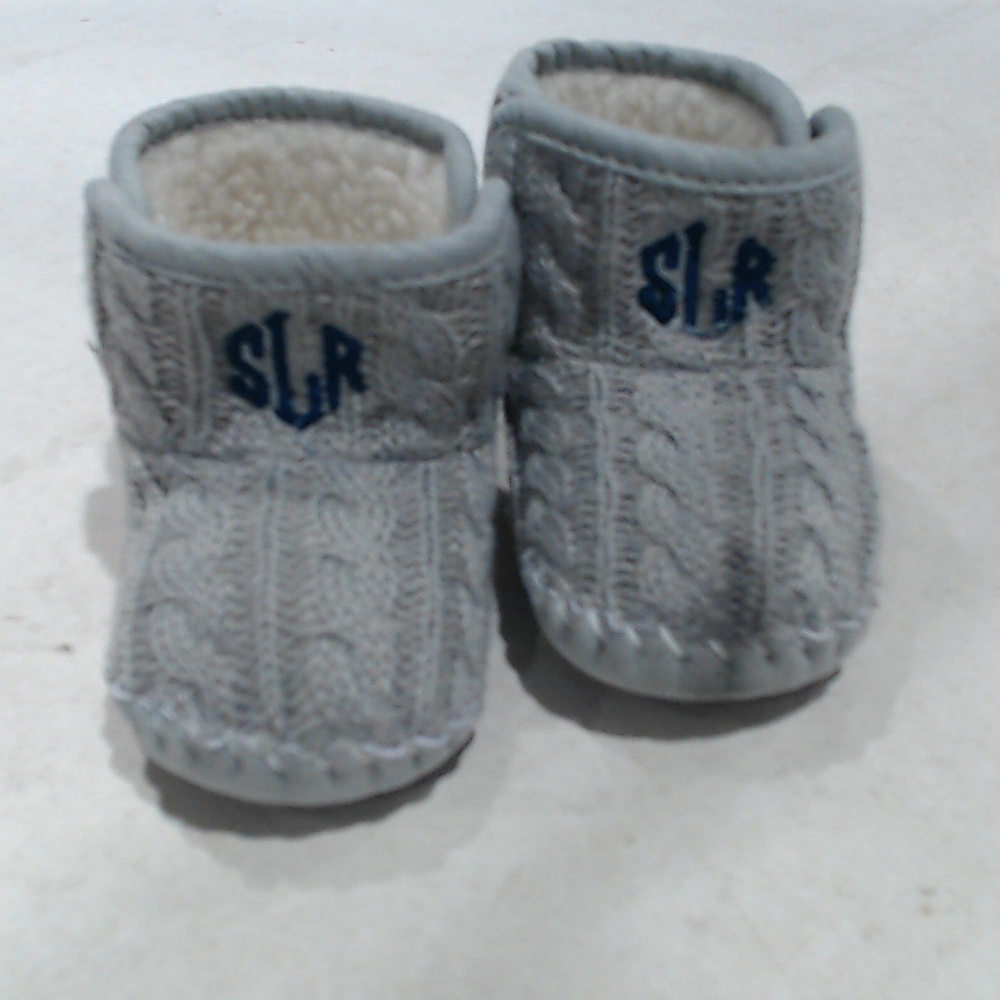 BLOOPER KIDS: Monogrammed Baby Booties