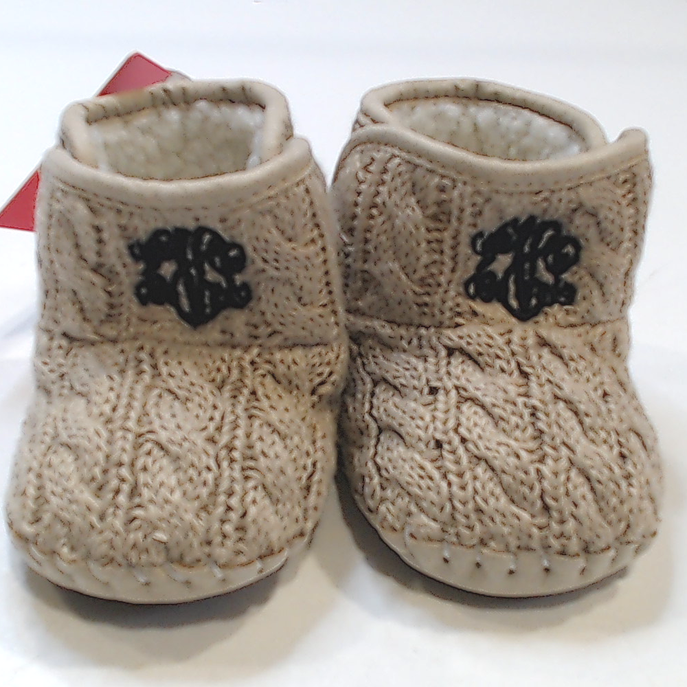 BLOOPER KIDS: Monogrammed Baby Booties