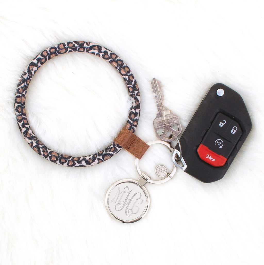 leopard key ring on faux fur