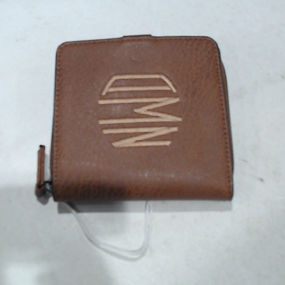 BLOOPER ACCESSORY: Monogrammed Square Wallet
