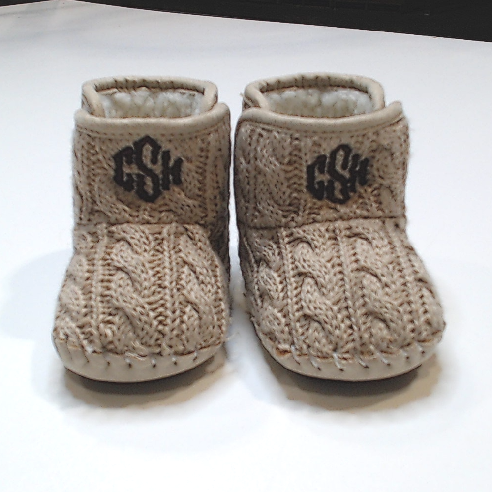 BLOOPER KIDS: Monogrammed Baby Booties