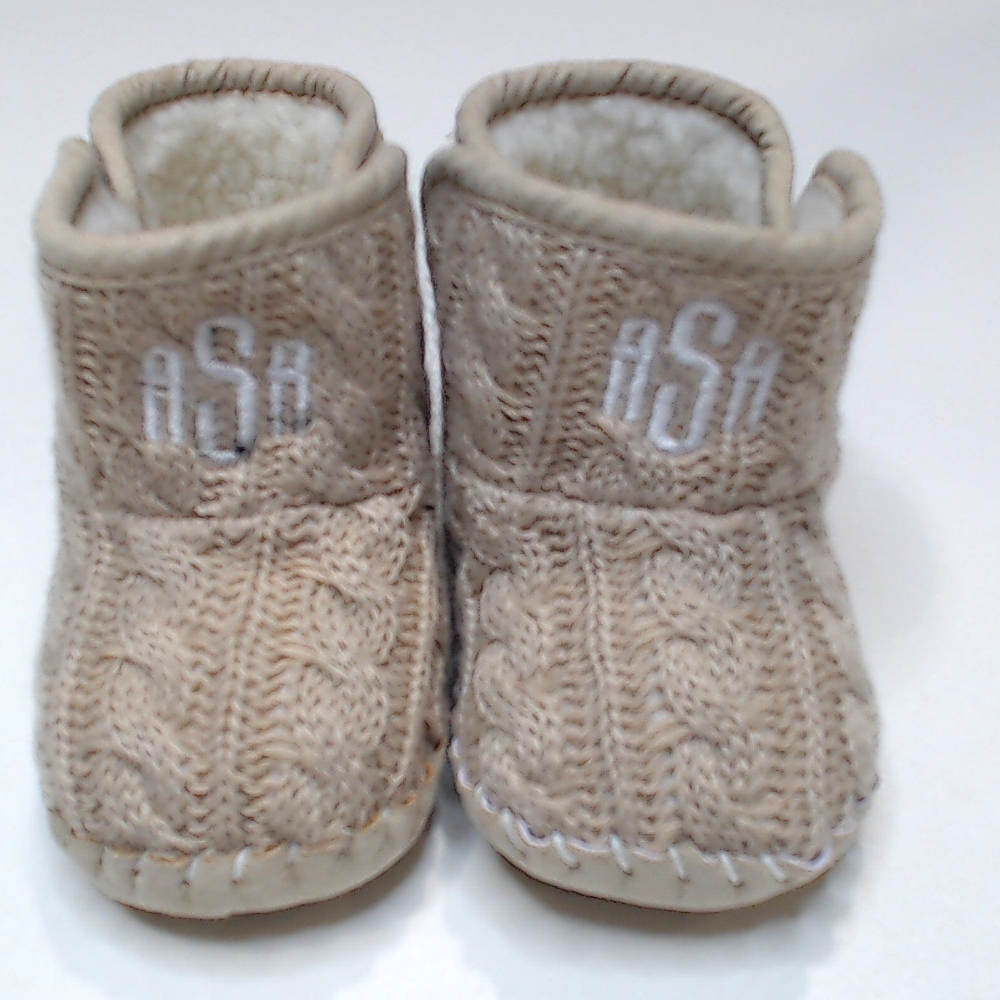 BLOOPER KIDS: Monogrammed Baby Booties