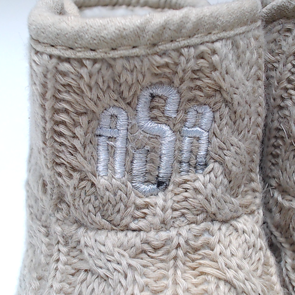BLOOPER KIDS: Monogrammed Baby Booties