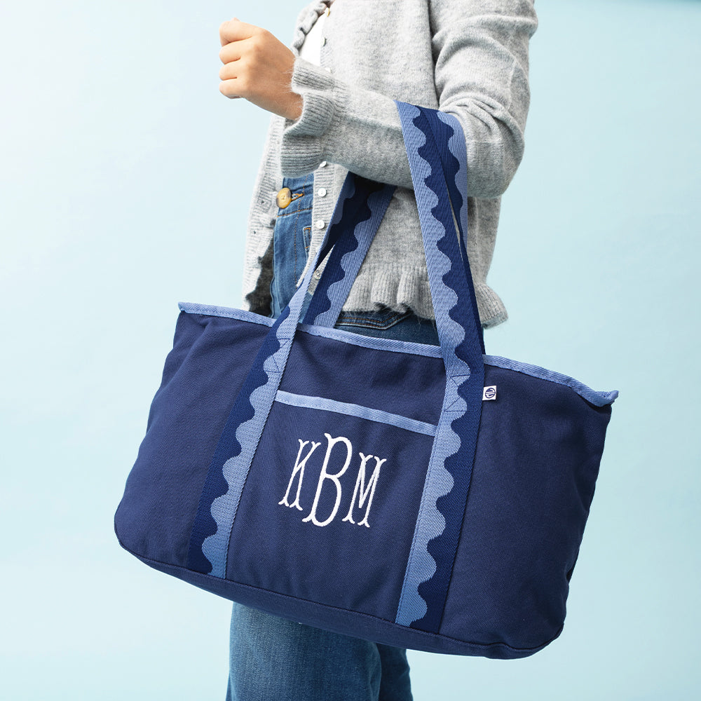 navy anywhere tote bag on arm