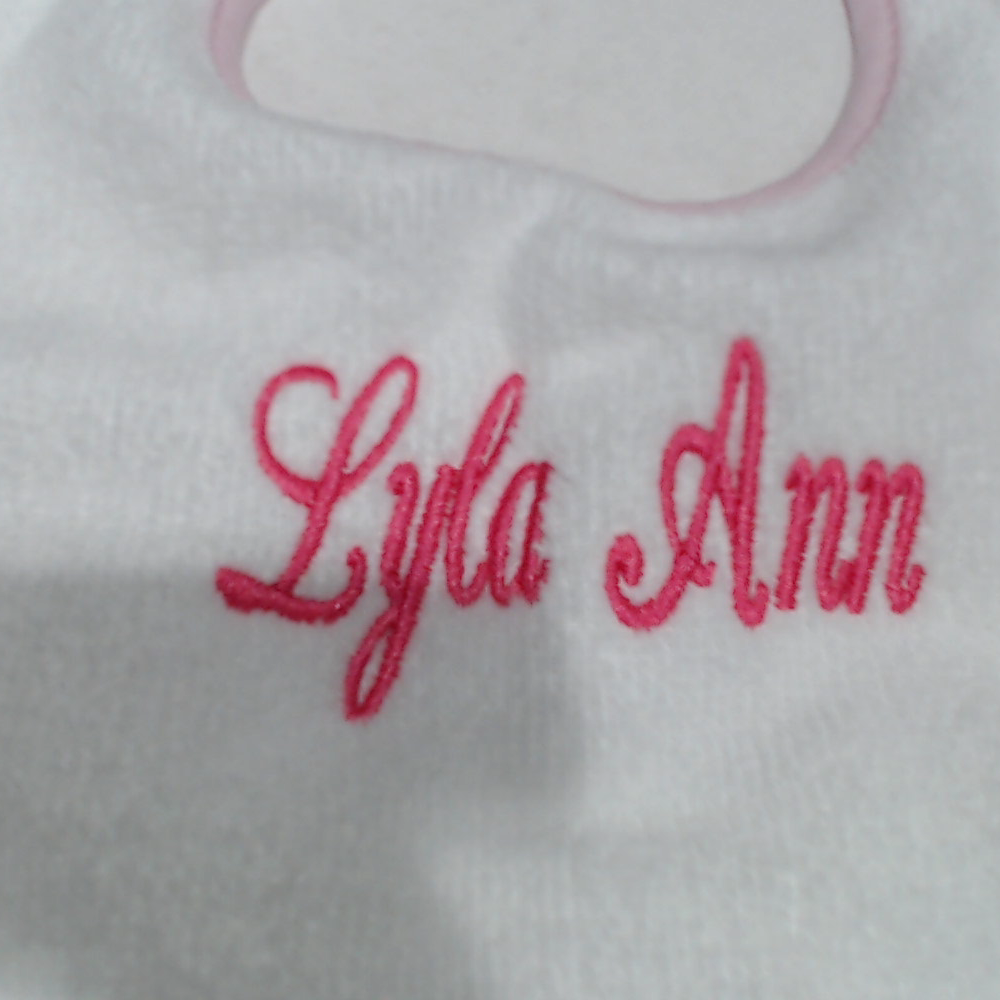 BLOOPER KIDS: Monogrammed Outline Baby Bib