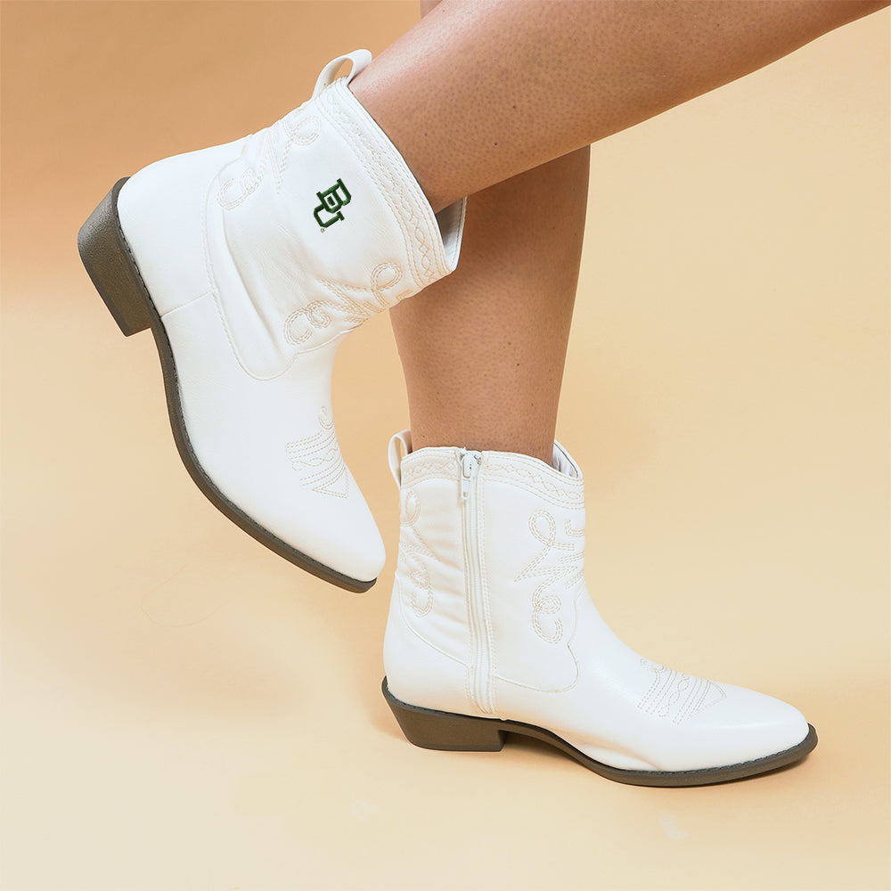Baylor boots walking