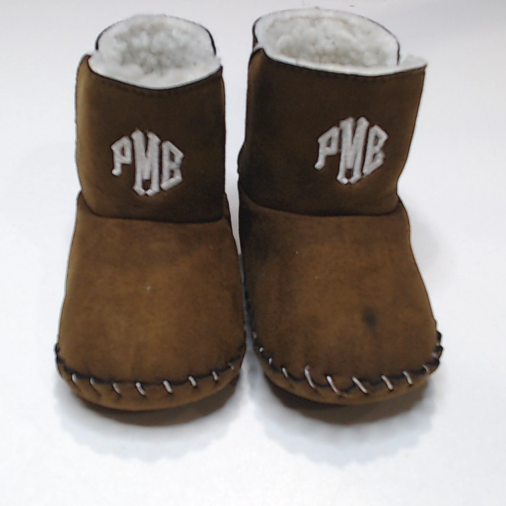 BLOOPER KIDS: Monogrammed Baby Booties