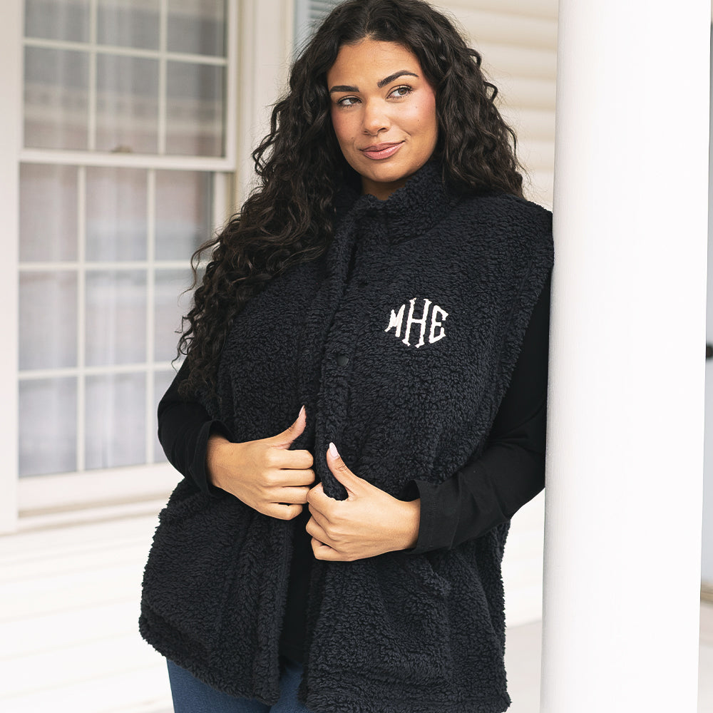 [julia-ann] black oversized sherpa vest on julia up close