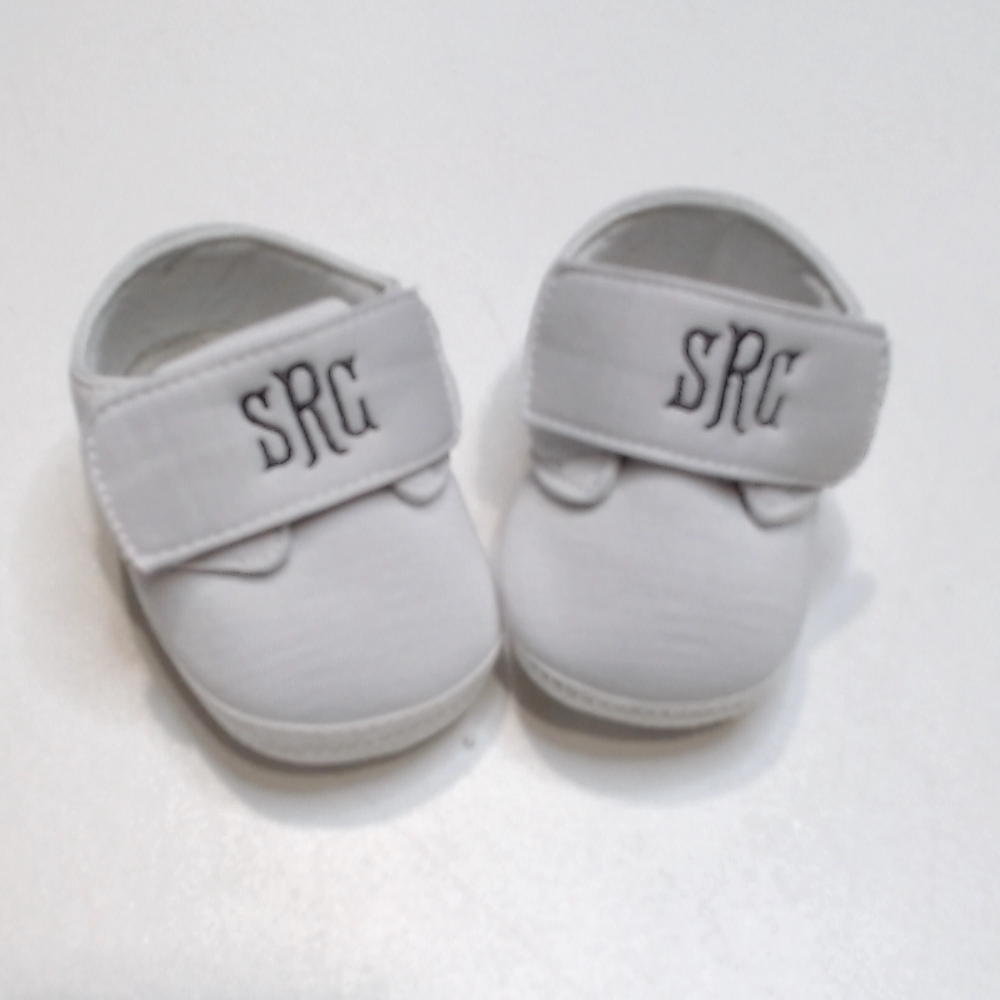 BLOOPER KIDS: Monogrammed Baby Shoes