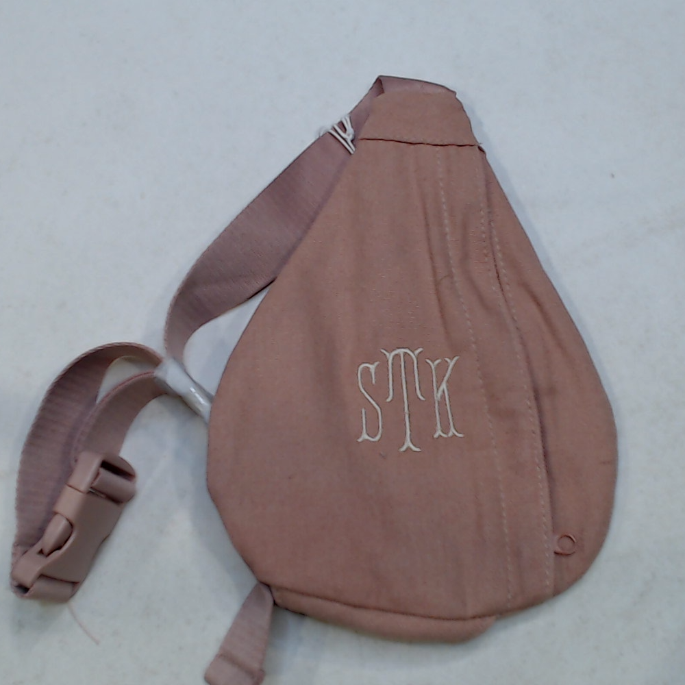 BLOOPER KIDS: Monogrammed Kids Sling Pack