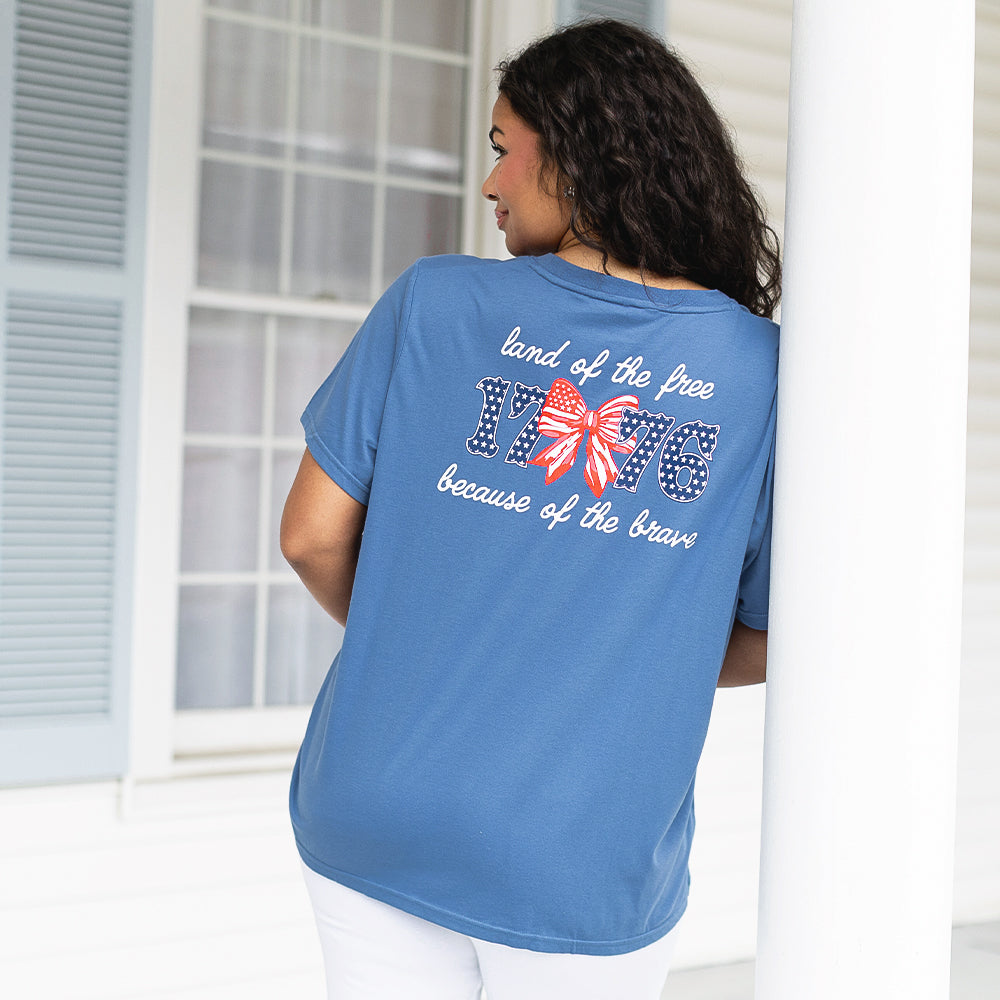 back of light navy t-shirt on julia