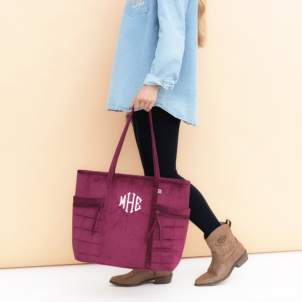 burgundy pocket tote bag in hand