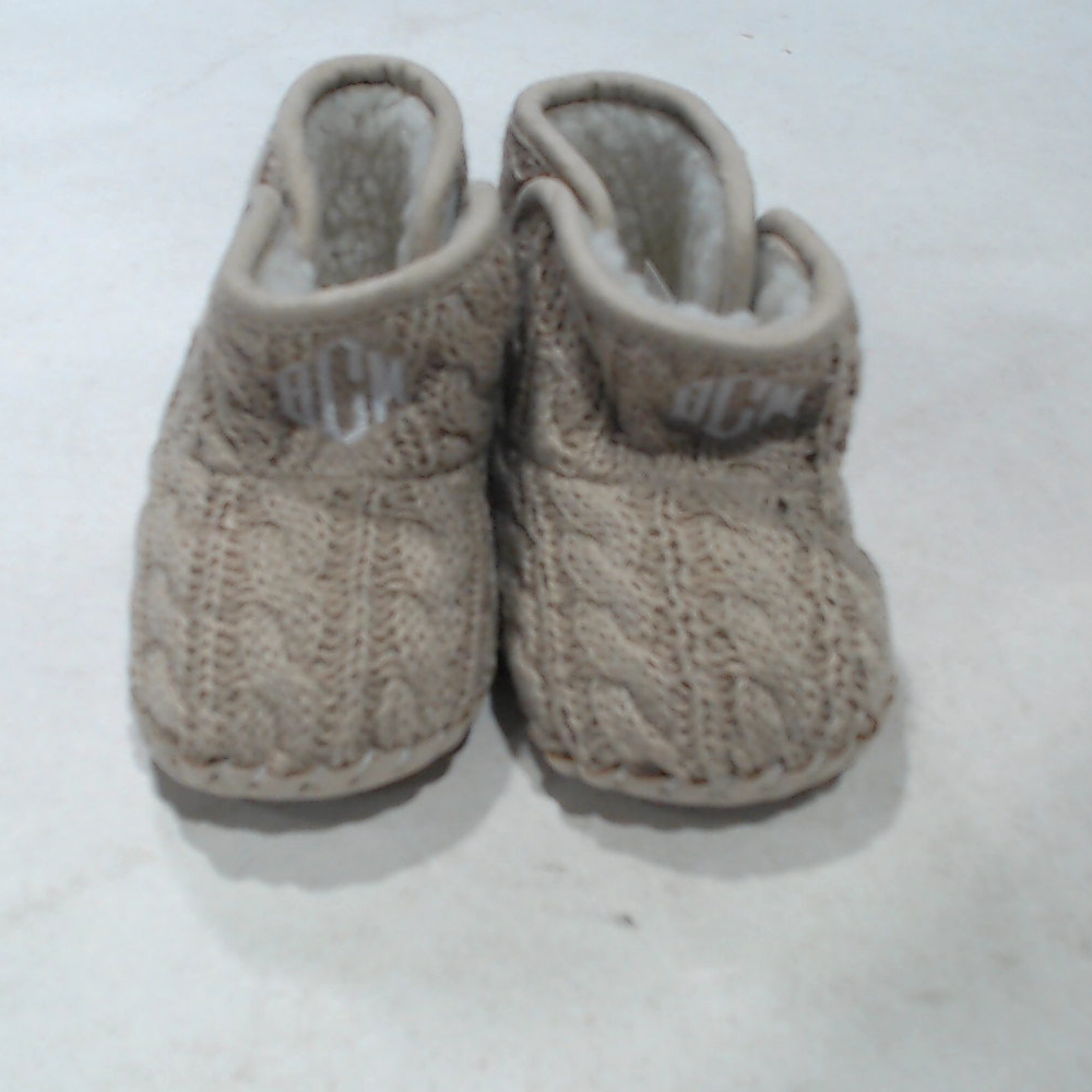 BLOOPER KIDS: Monogrammed Baby Booties