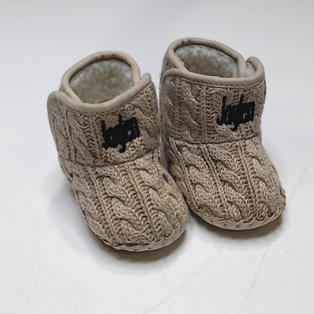 BLOOPER KIDS: Monogrammed Baby Booties