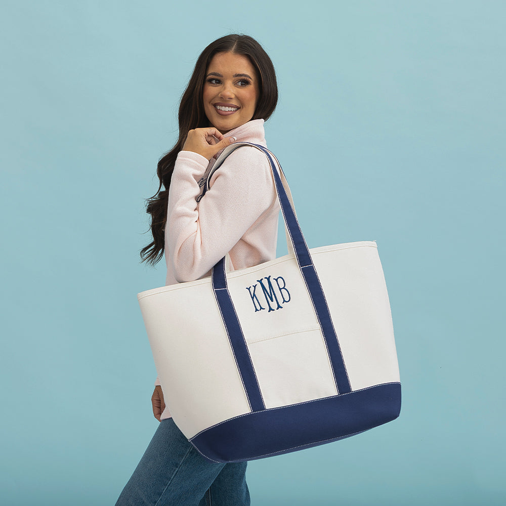 girl wearing large canvas tote on shoulder close up