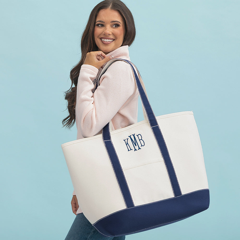 girl wearing large canvas tote on shoulder close up