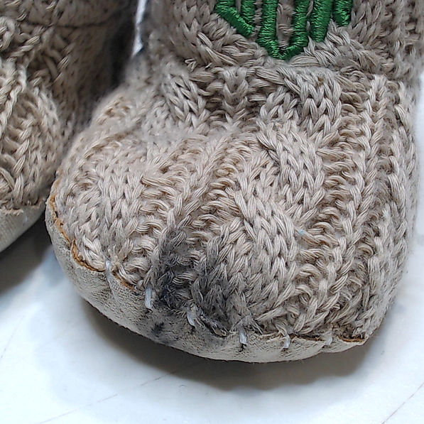 BLOOPER KIDS: Monogrammed Baby Booties