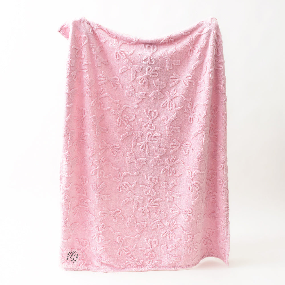 pink bow blanket in hands