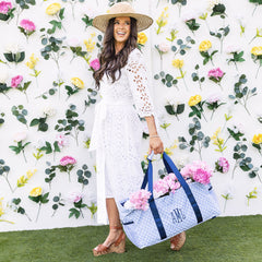 girl carrying personalized wire top extra large tote in blue shells