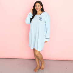 blue/white stripes nightgown on julia - pink background