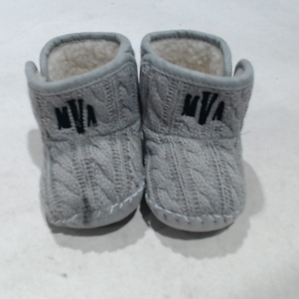 BLOOPER KIDS: Monogrammed Baby Booties