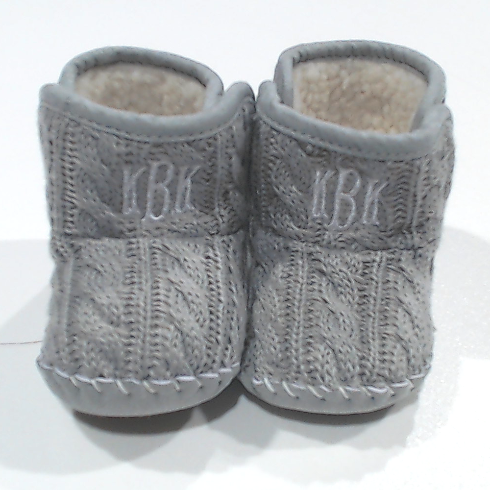 BLOOPER KIDS: Monogrammed Baby Booties