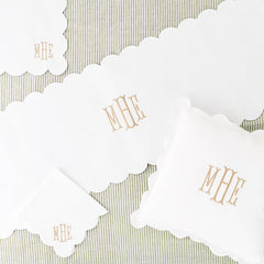white scalloped placemat with scalloped collection