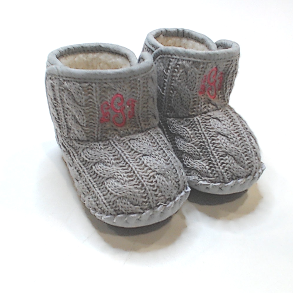 BLOOPER KIDS: Monogrammed Baby Booties