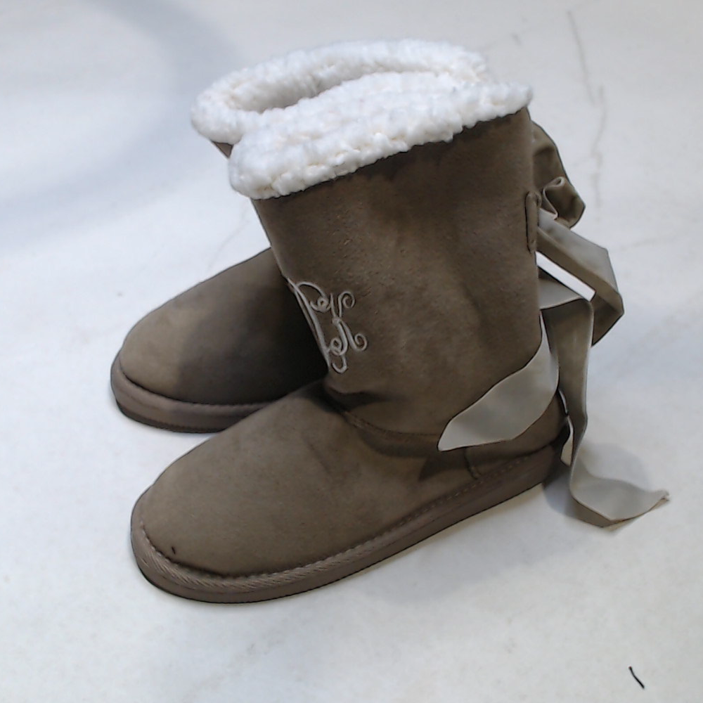 BLOOPER KIDS: Monogrammed Kids Sherpa Tie Booties