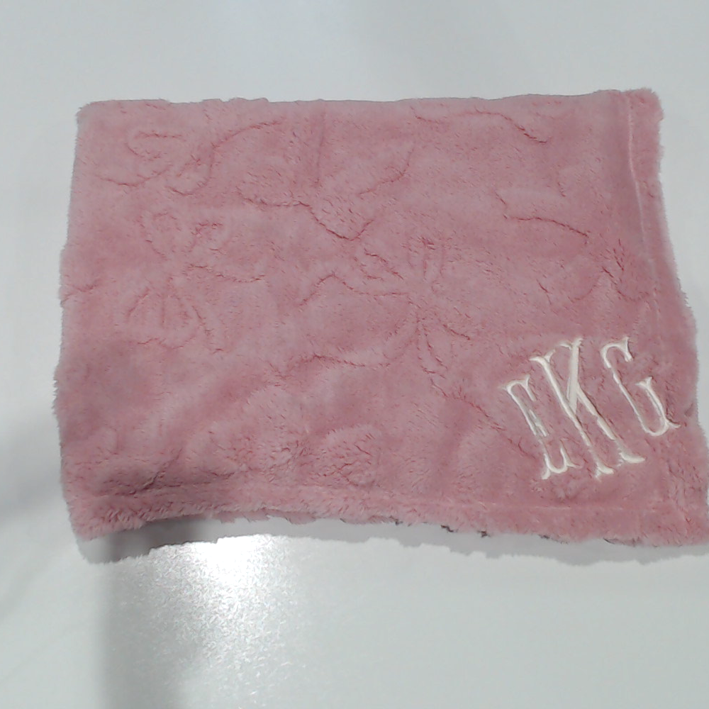 BLOOPER KIDS: Monogrammed Baby Bow Blanket